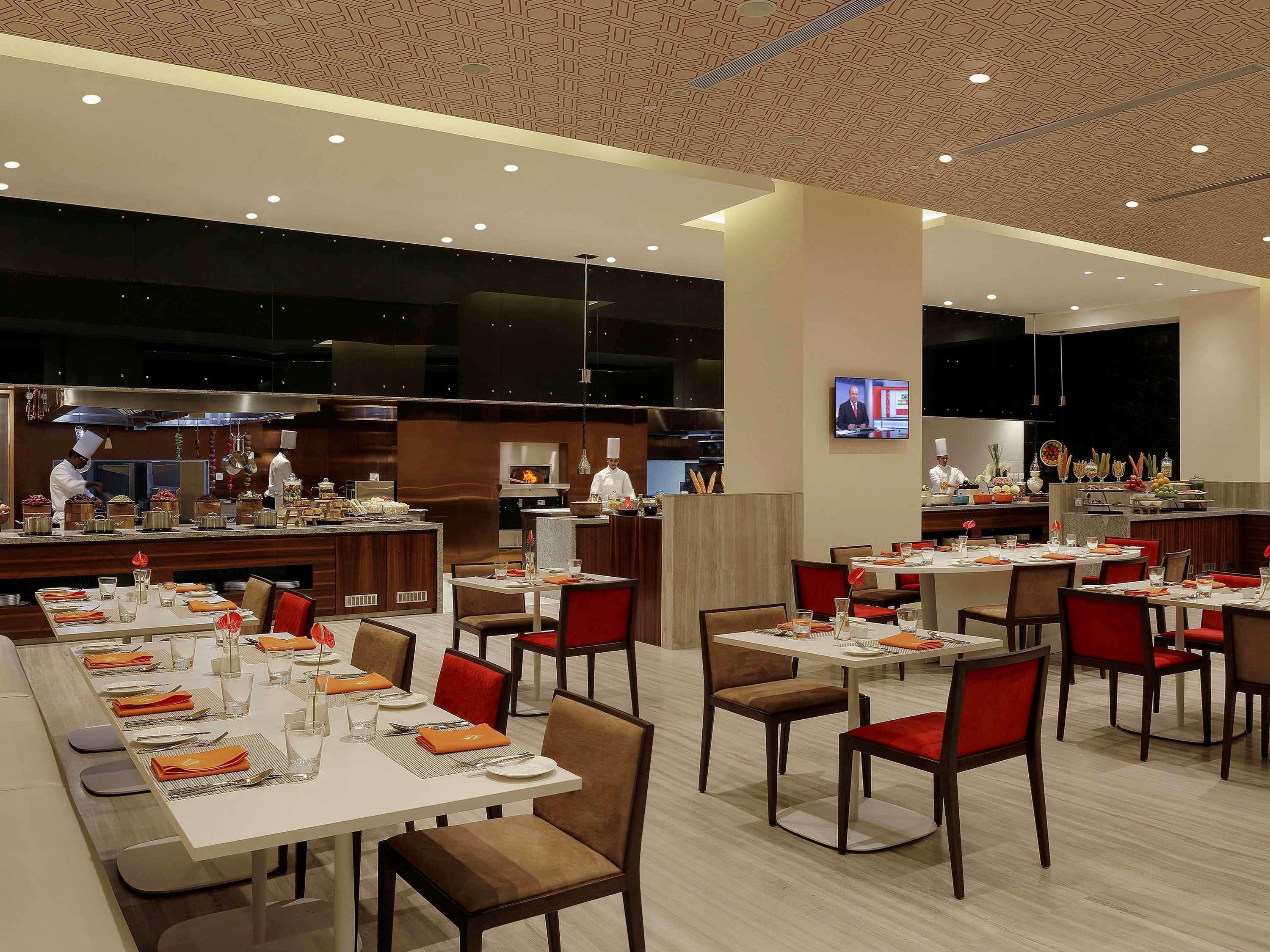 Novotel Chennai Sipcot Exterior photo The restaurant