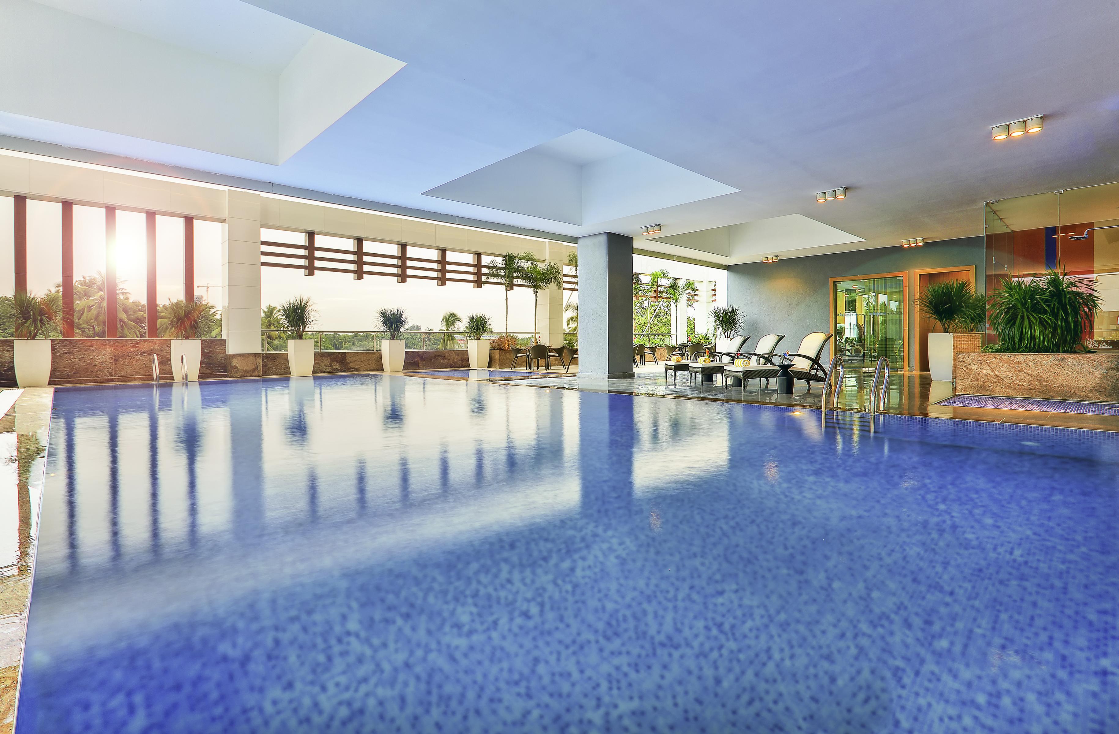 Novotel Chennai Sipcot Exterior photo The swimming pool at the hotel