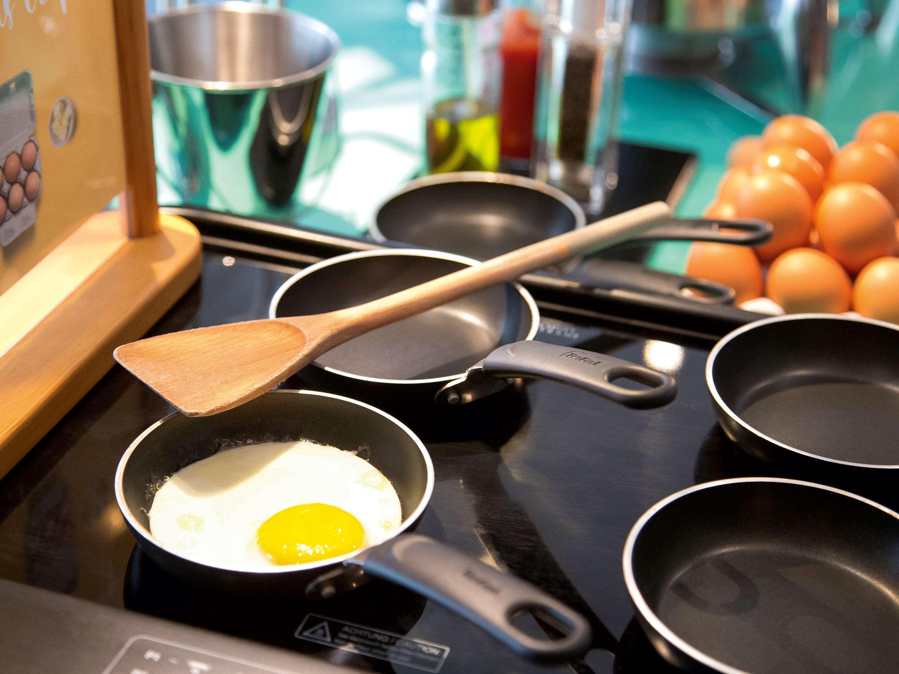 Novotel Chennai Sipcot Exterior photo Non-stick frying pans