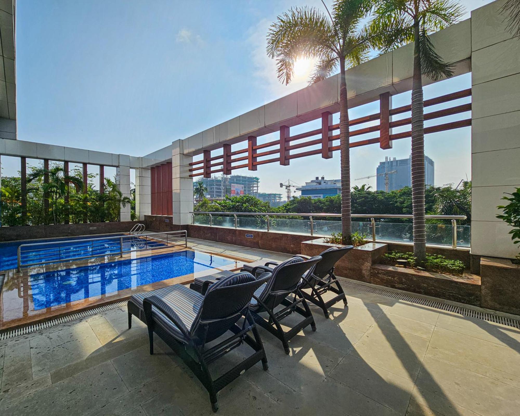 Novotel Chennai Sipcot Exterior photo Rooftop pool