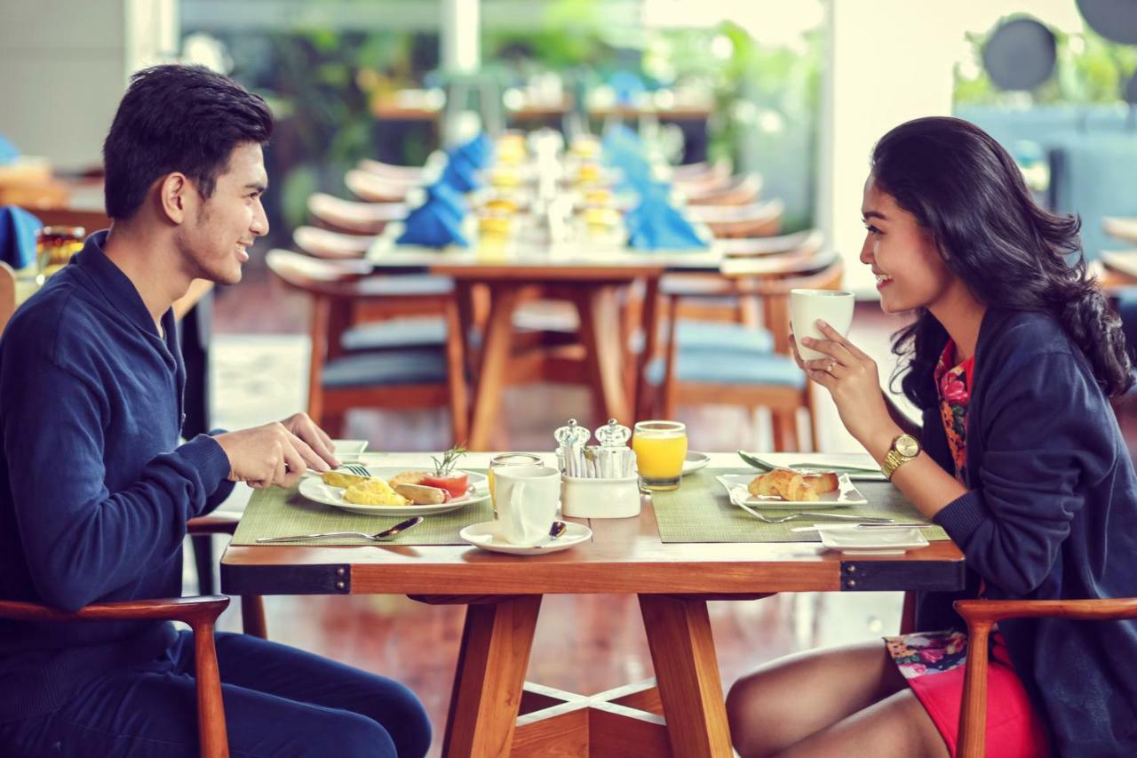 Novotel Chennai Sipcot Exterior photo A couple eating breakfast