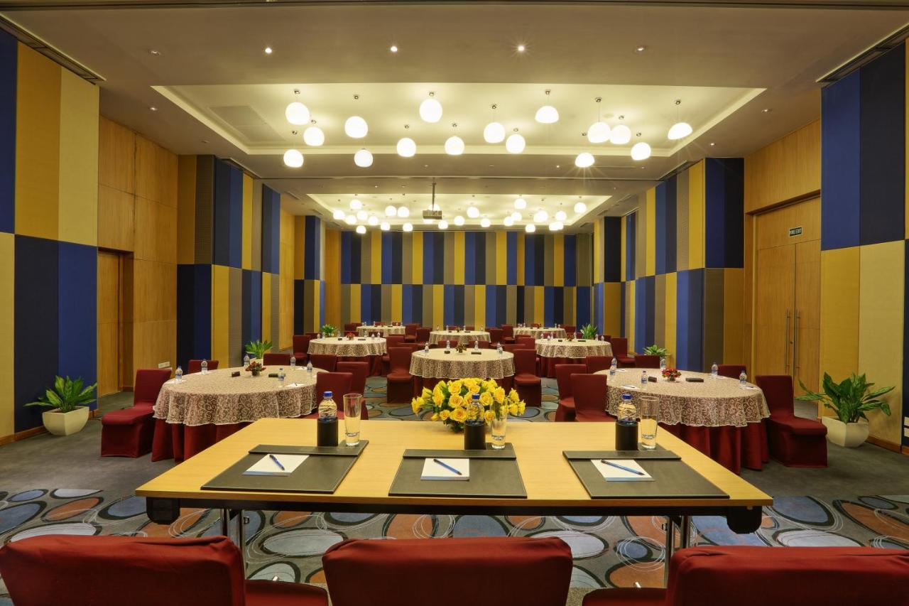 Novotel Chennai Sipcot Exterior photo Meeting room