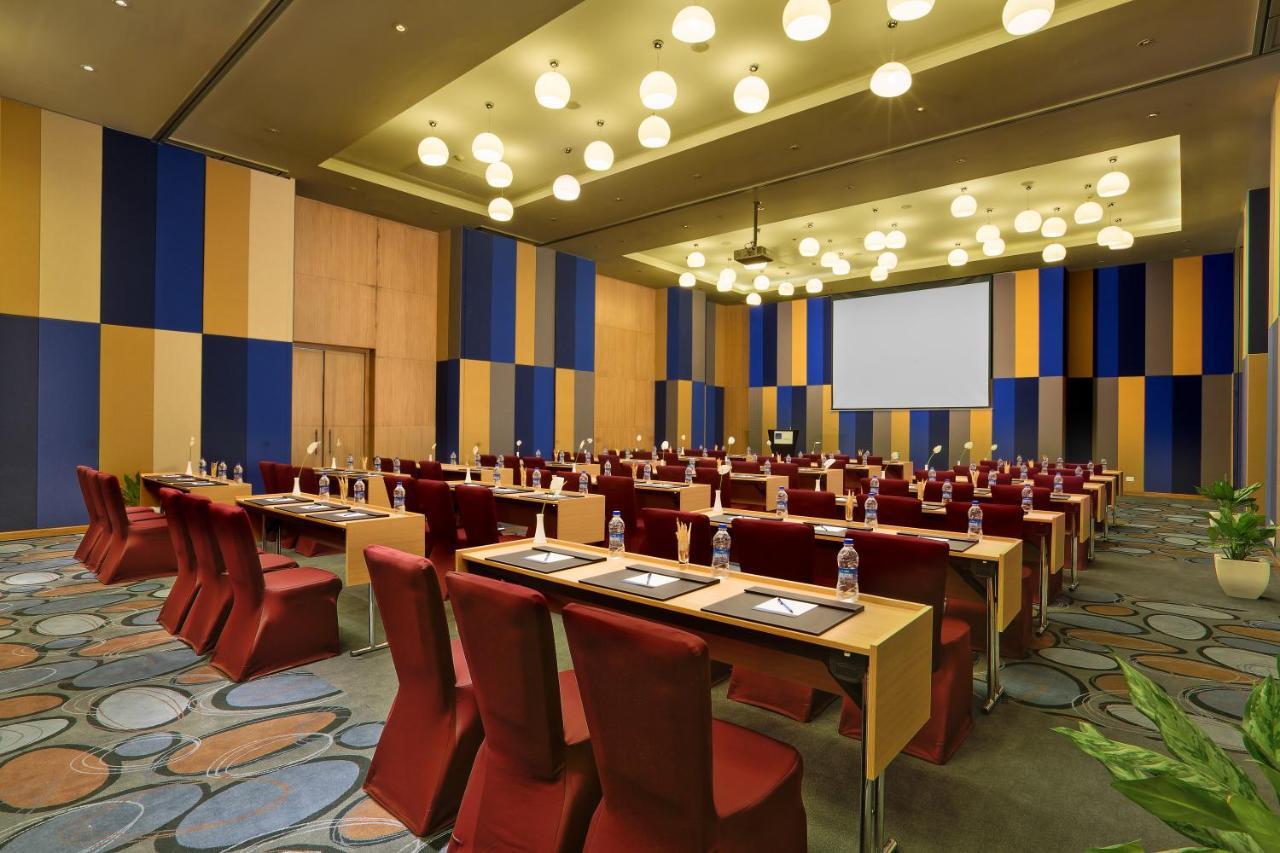 Novotel Chennai Sipcot Exterior photo Meeting room